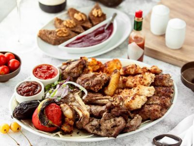 azerbaijani-kebab-platter-with-lamb-chicken-vegetable-kebabs-min